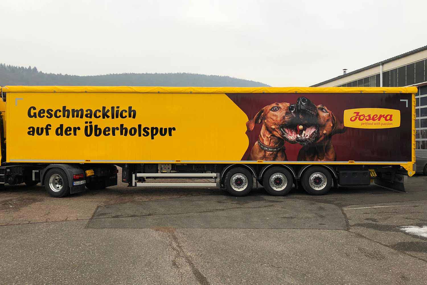 LKW-Anhänger von Josera