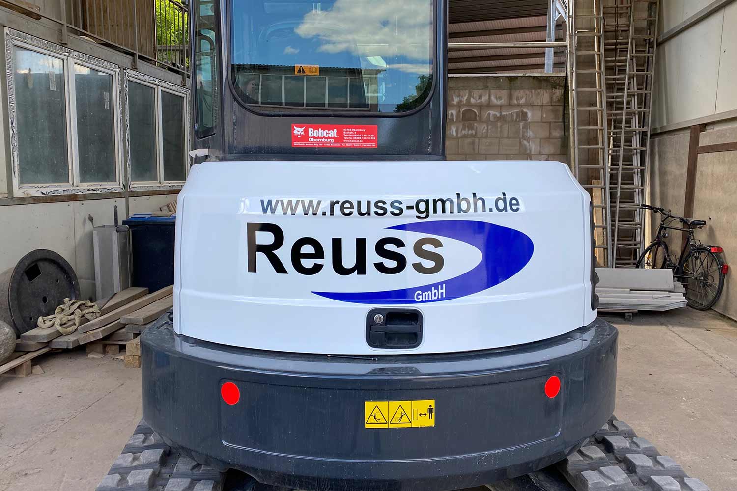 Reuss Bagger von hinten