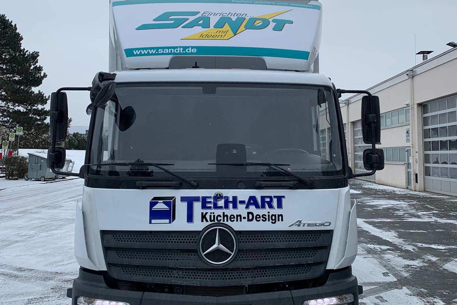 Tech Art Küchen LKW vorne