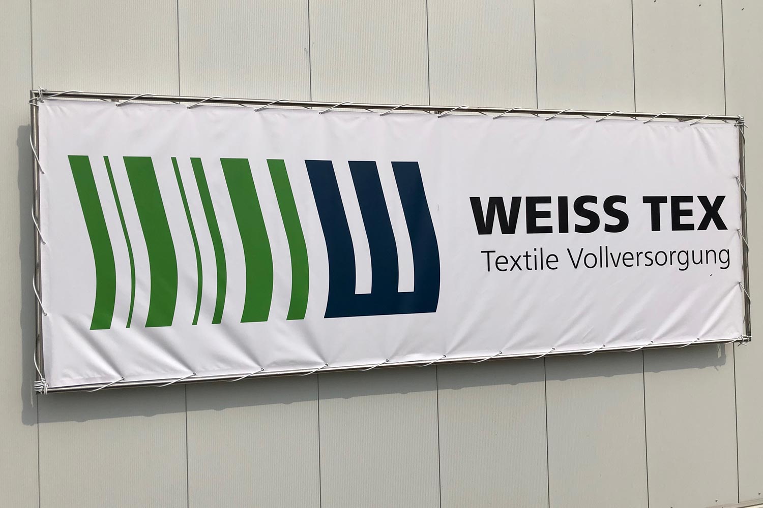 Weiss Tex Banner
