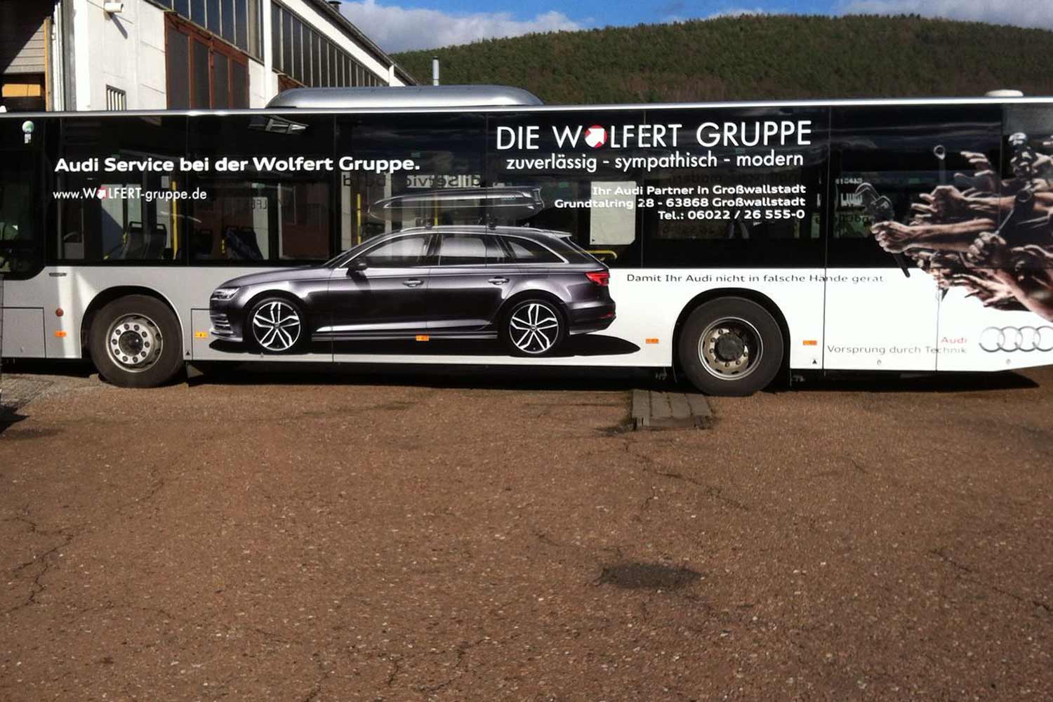 Linienbus mit Wolfert Werbung